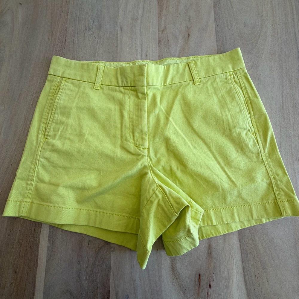 JCREW women’s Classic 100% Cotton Chino Shorts Yellow Green Size 8 NEW